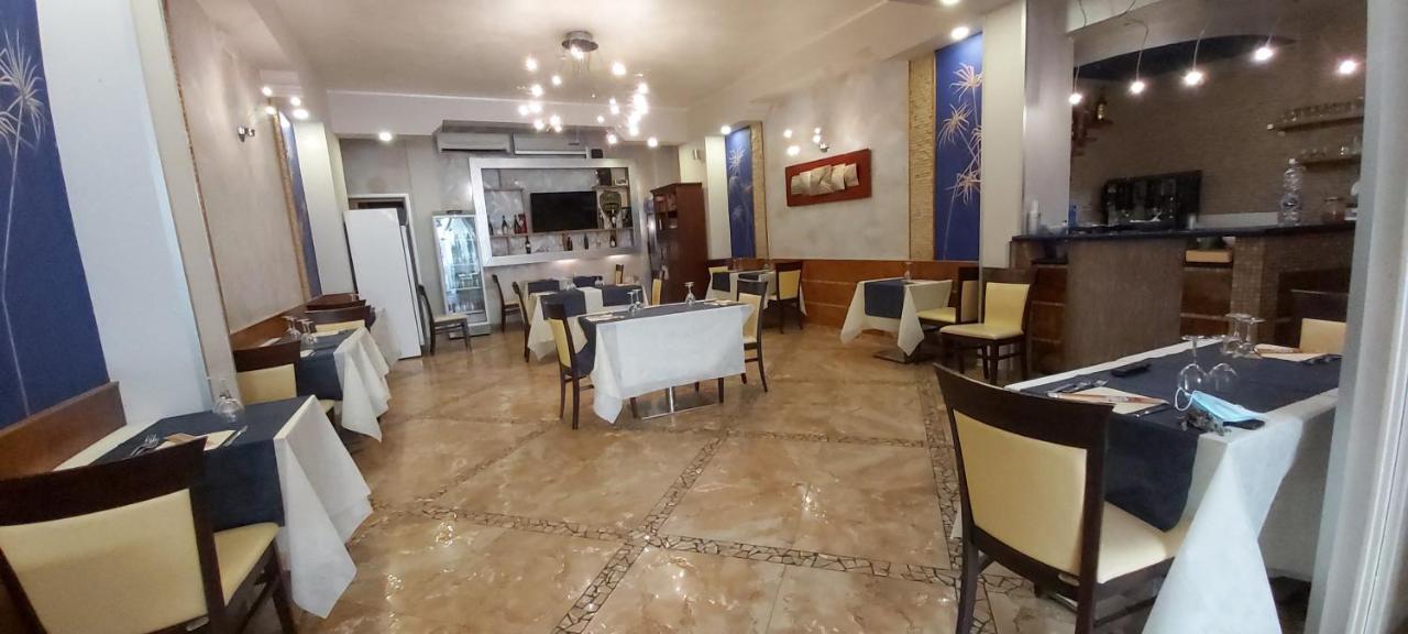 Albergo Piazza Risorgimento Porto Cesareo Exterior foto